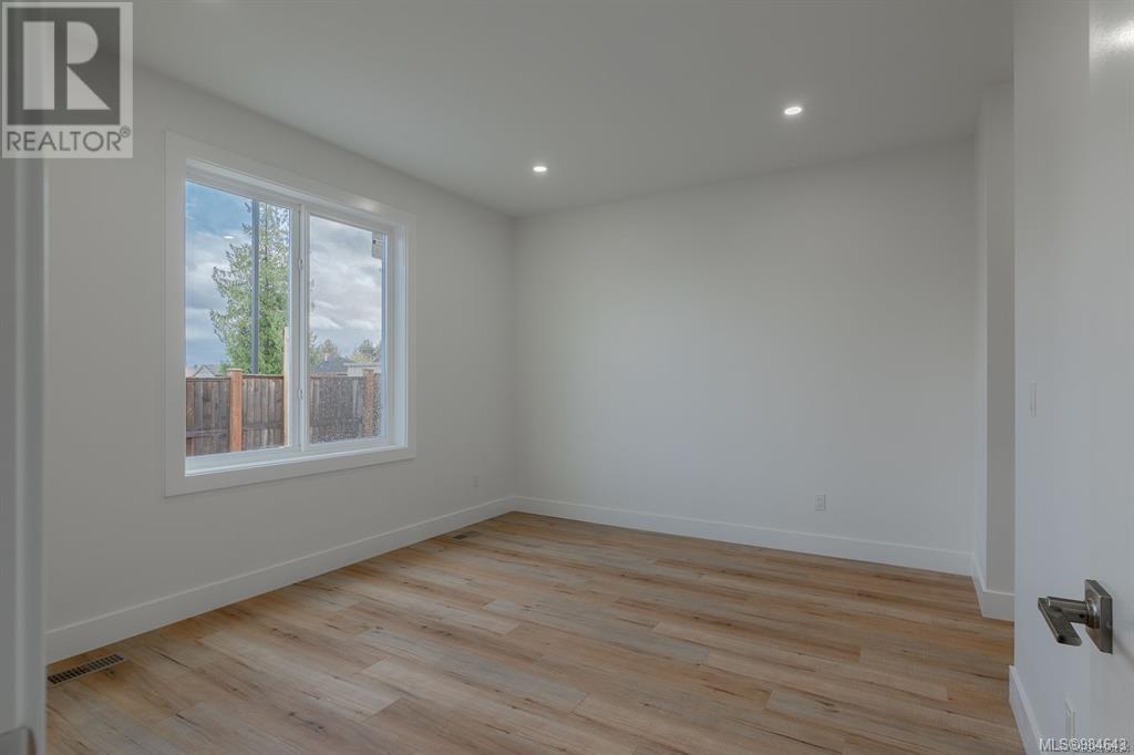472 Hampstead St Property Photo 16