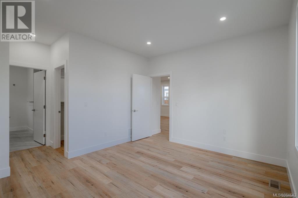 472 Hampstead St Property Photo 17