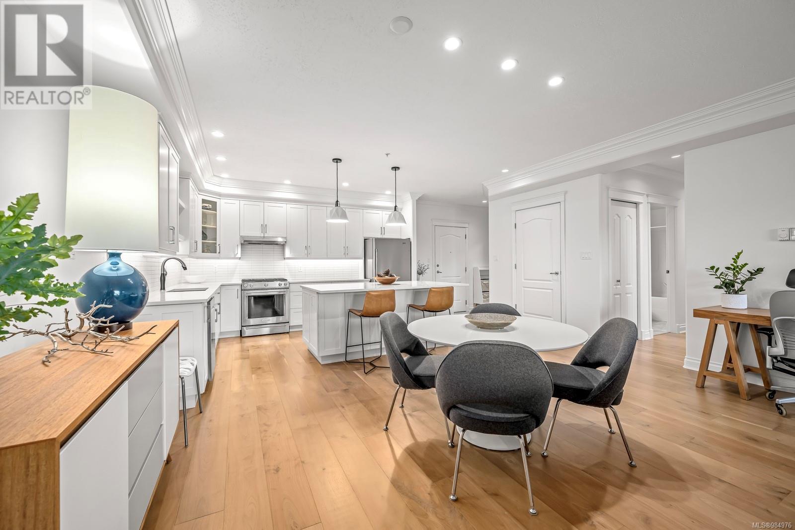 314 3666 Royal Vista Way Property Photo