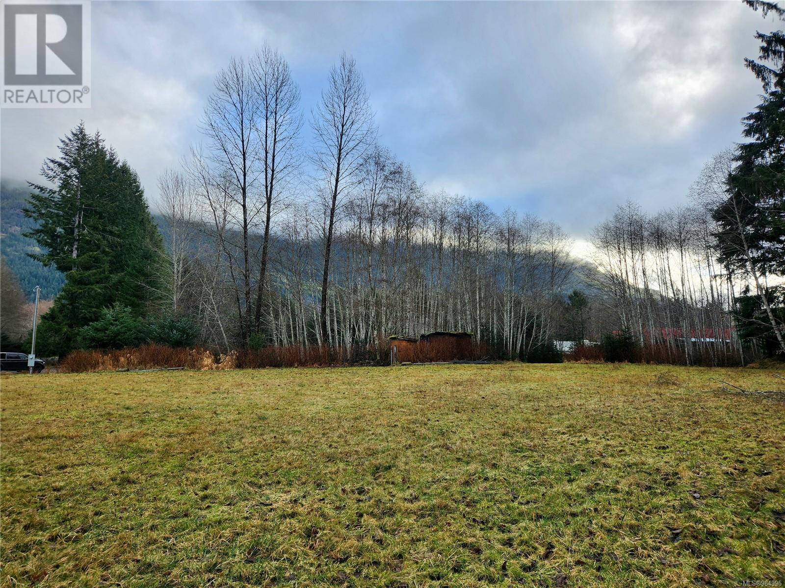 881 Sayward Rd Property Photo