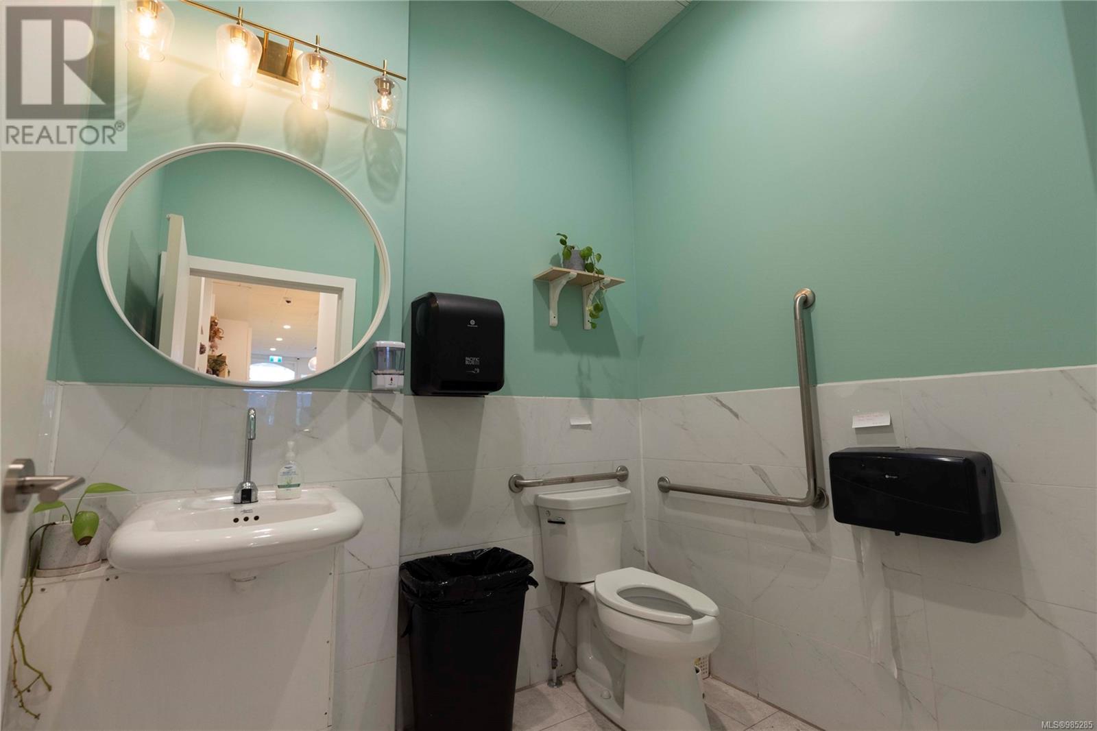 667 Fort St Property Photo 54