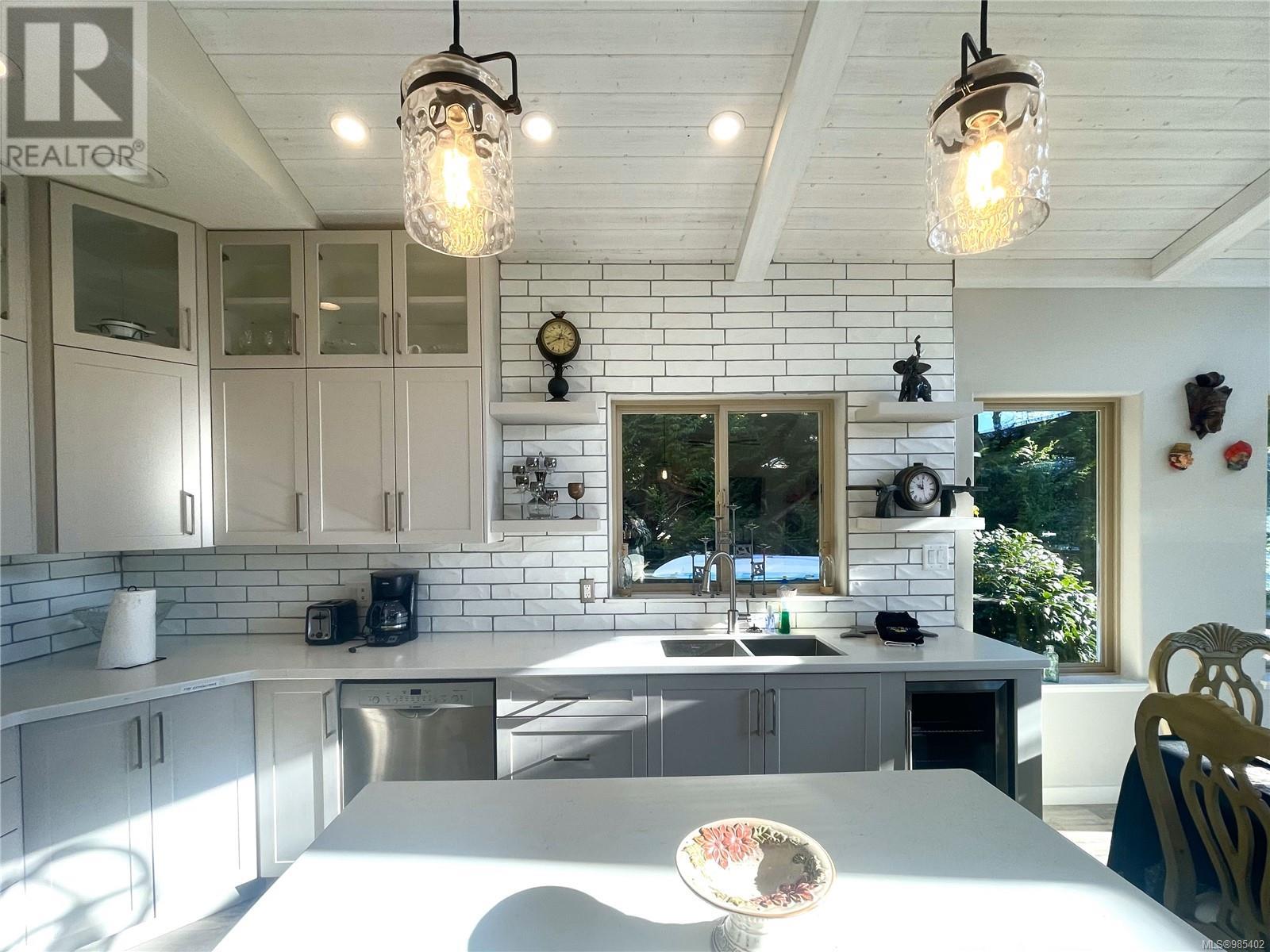 4712 Shell Beach Rd Property Photo 16