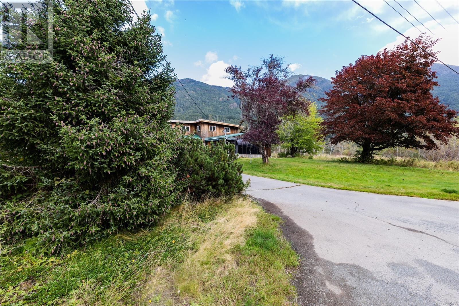 958 Despins Rd Property Photo