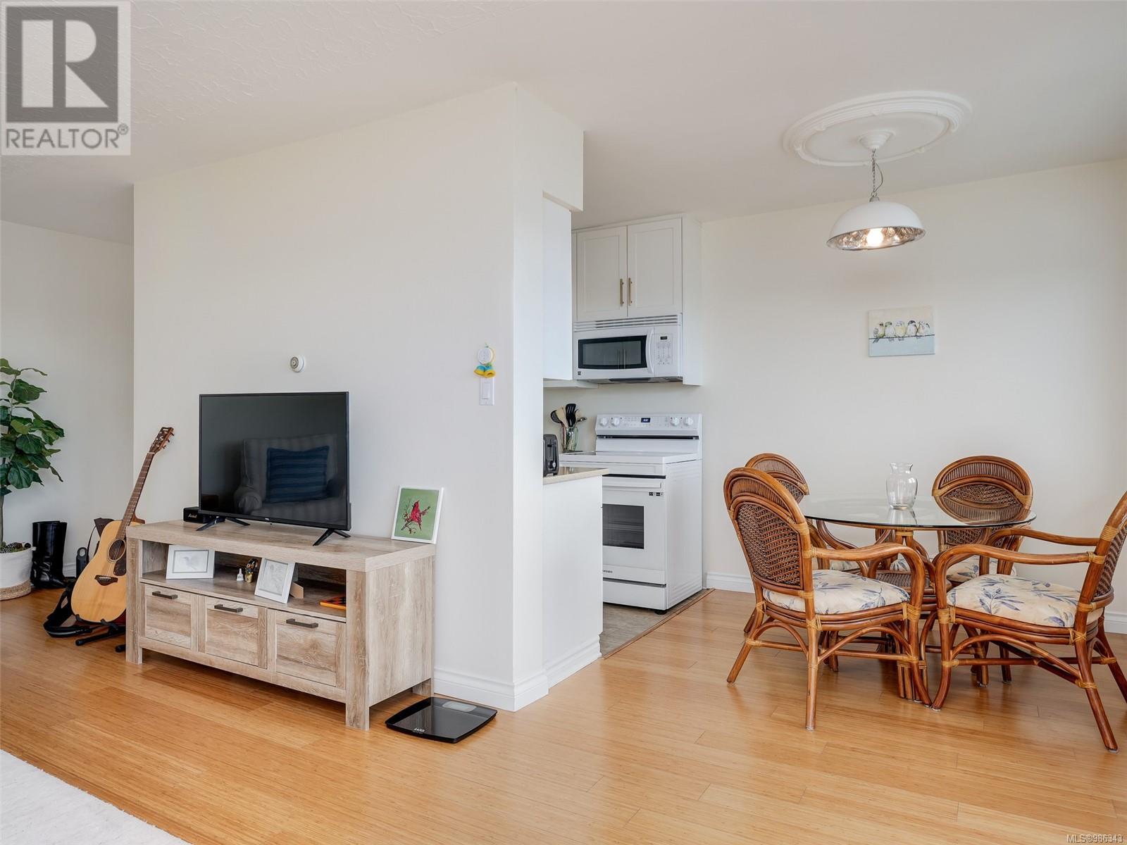 1101 250 Douglas St Property Photo 13