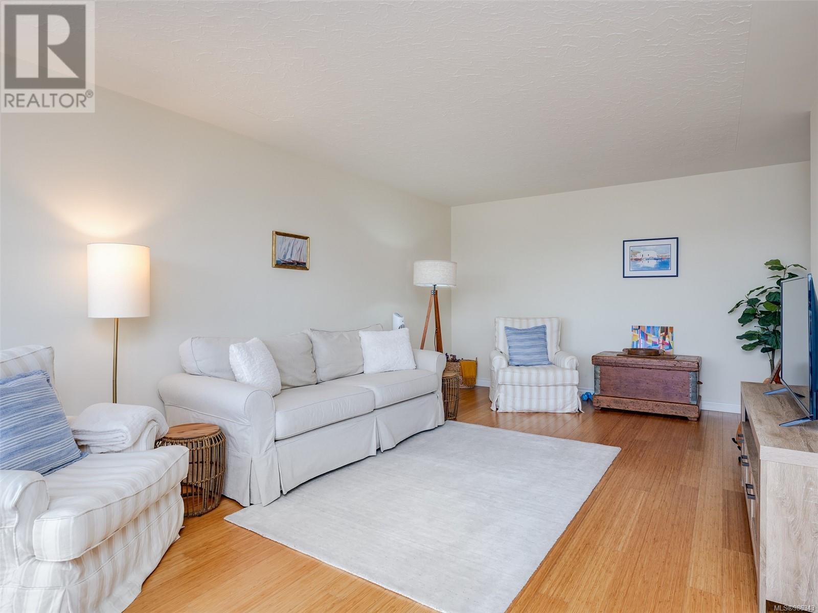 1101 250 Douglas St Property Photo 14