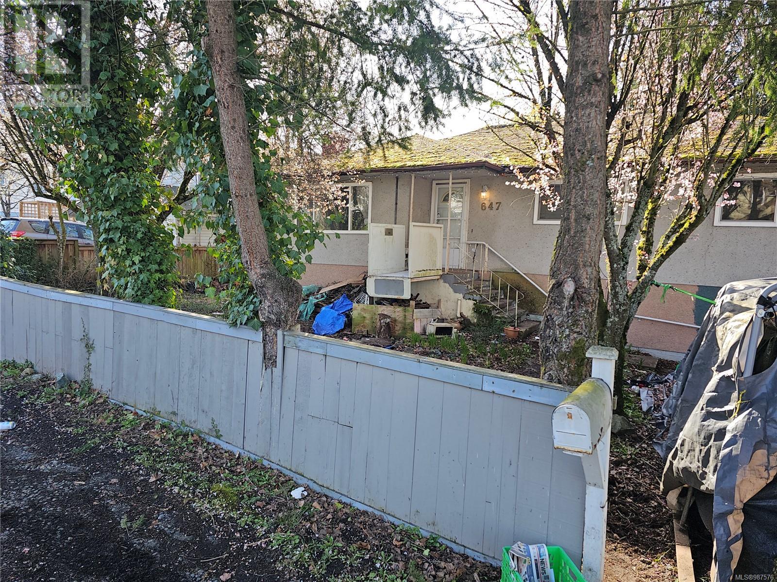 647 Ralph St Property Photo 1