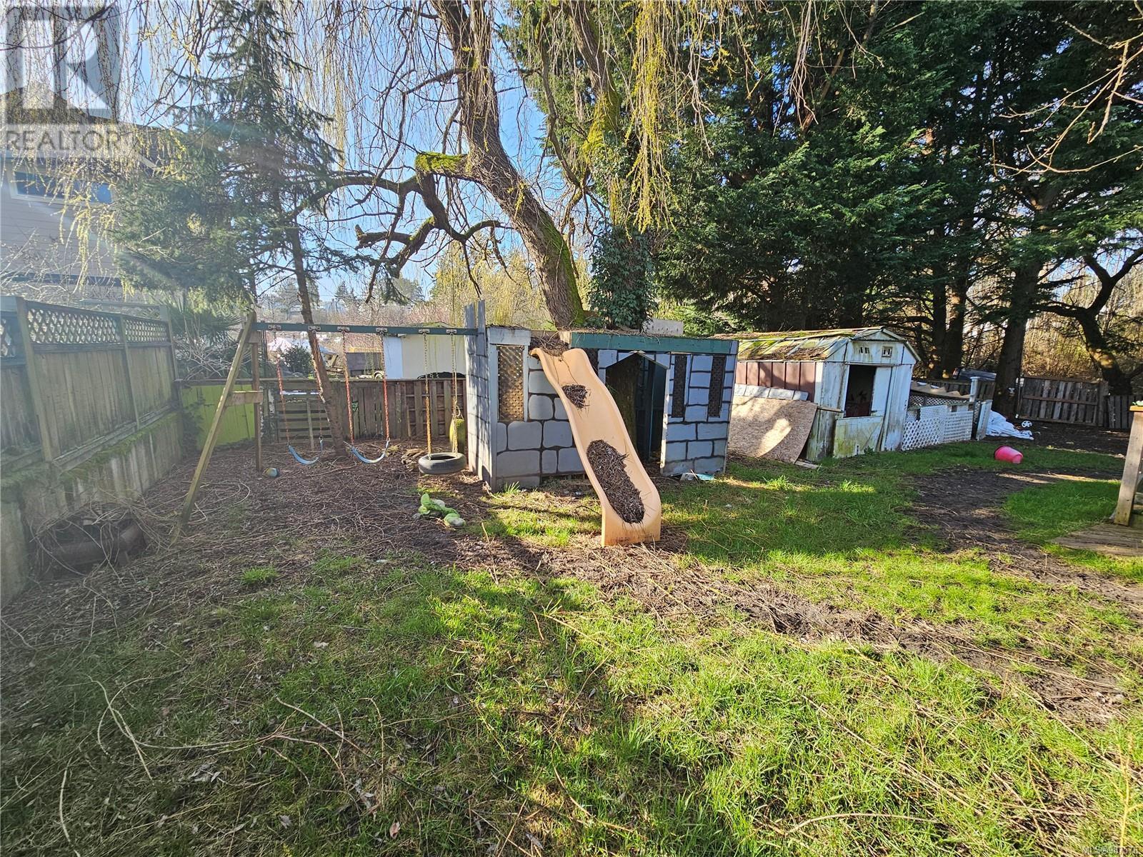 647 Ralph St Property Photo 5