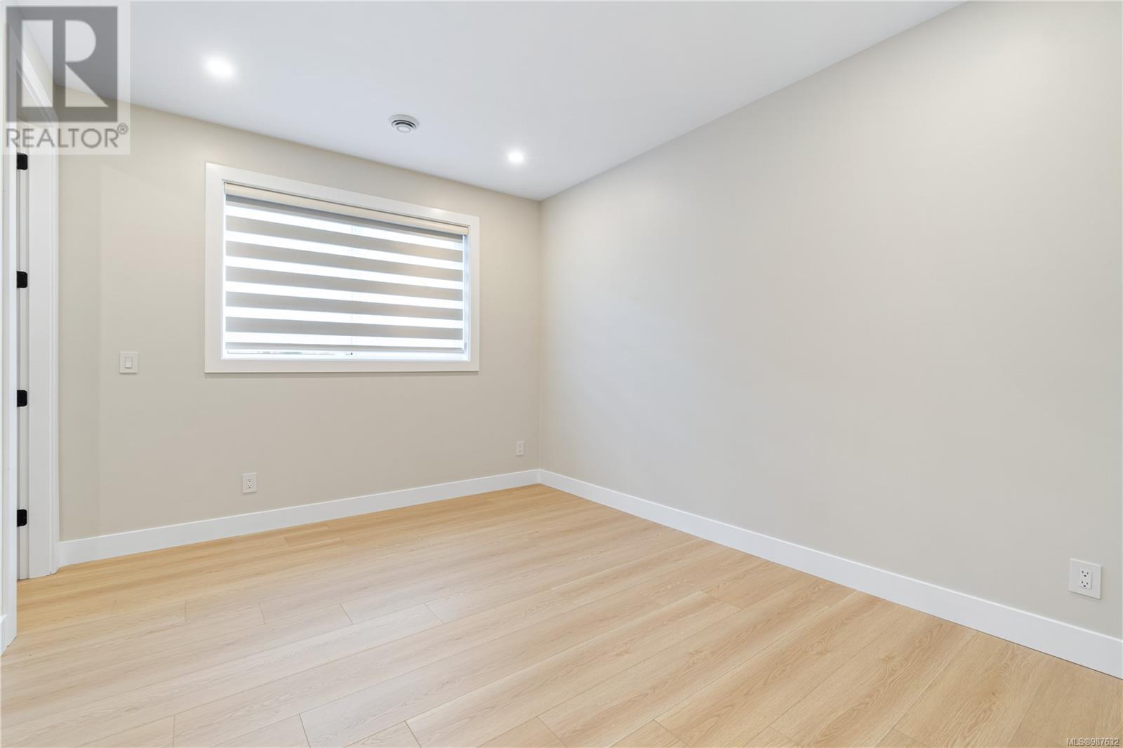 637 Buttonwood Lane Property Photo 14