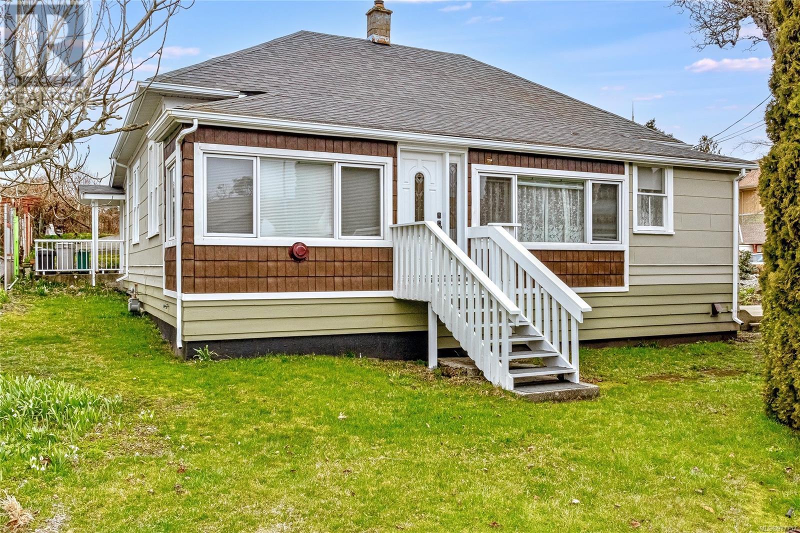 9900 Esplanade St Property Photo 1