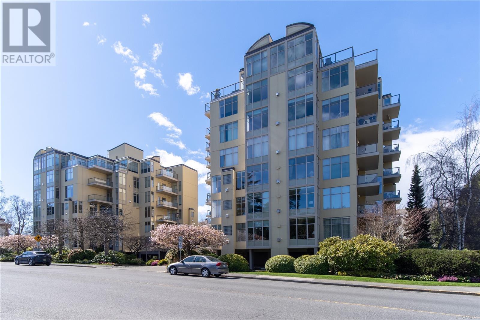 188 On The Park Real Estate Listings Main Image