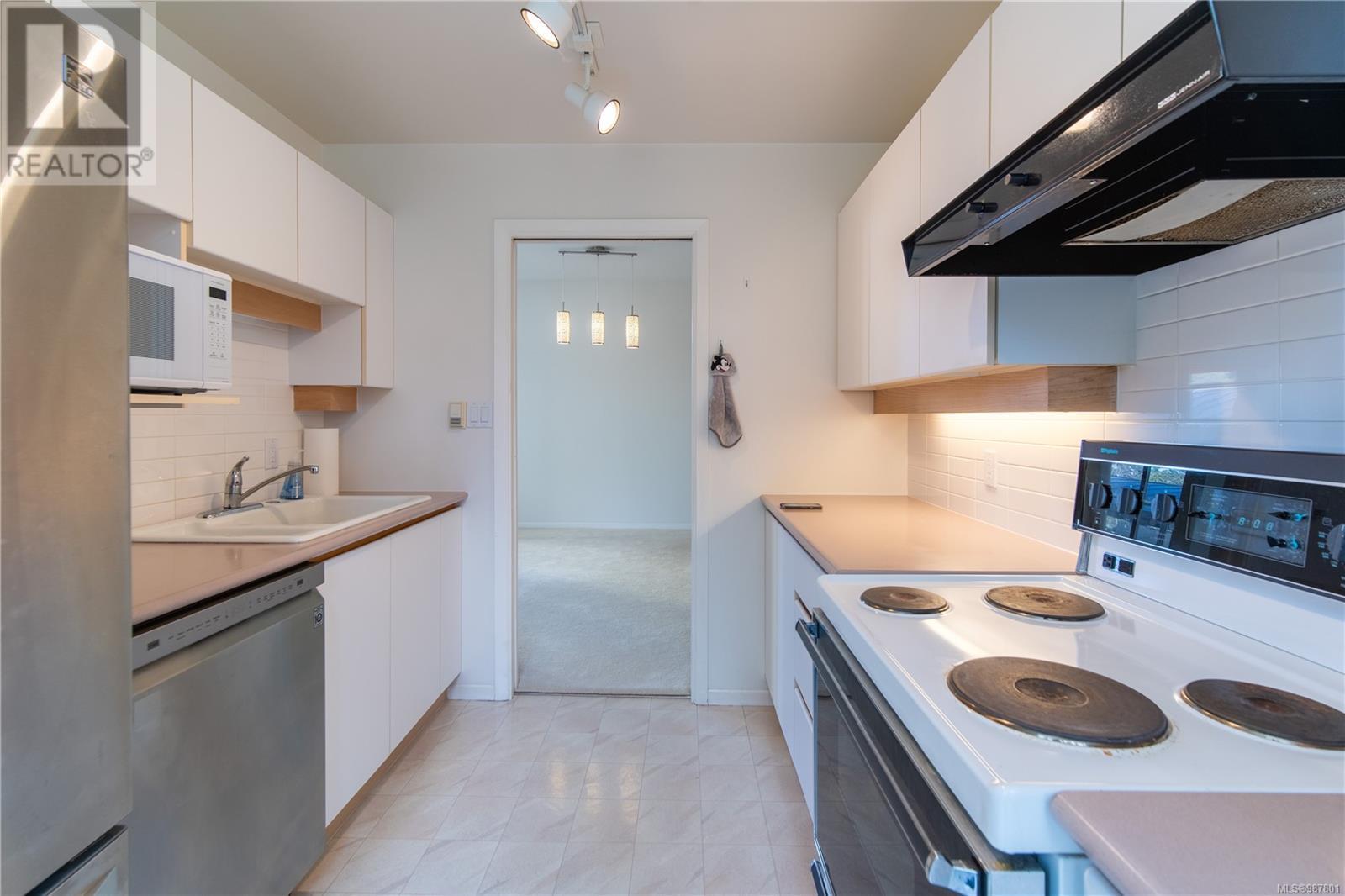 210 188 Douglas St Property Photo 11