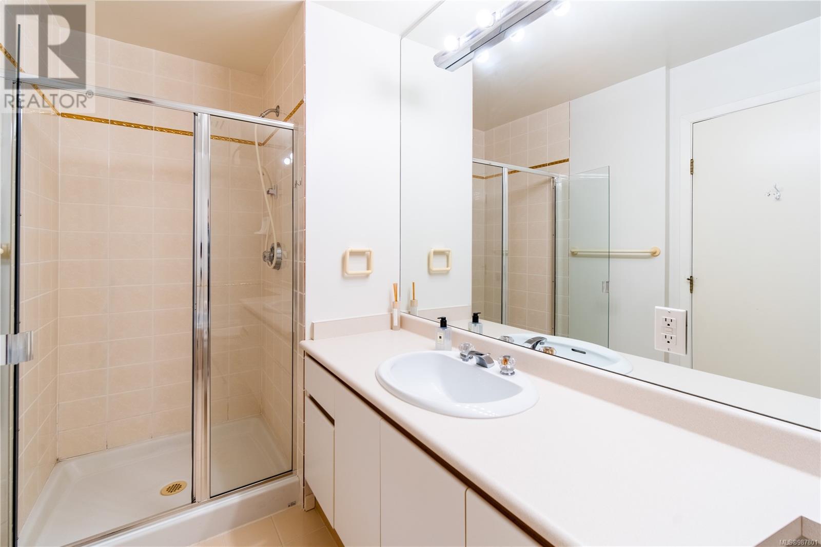 210 188 Douglas St Property Photo 15