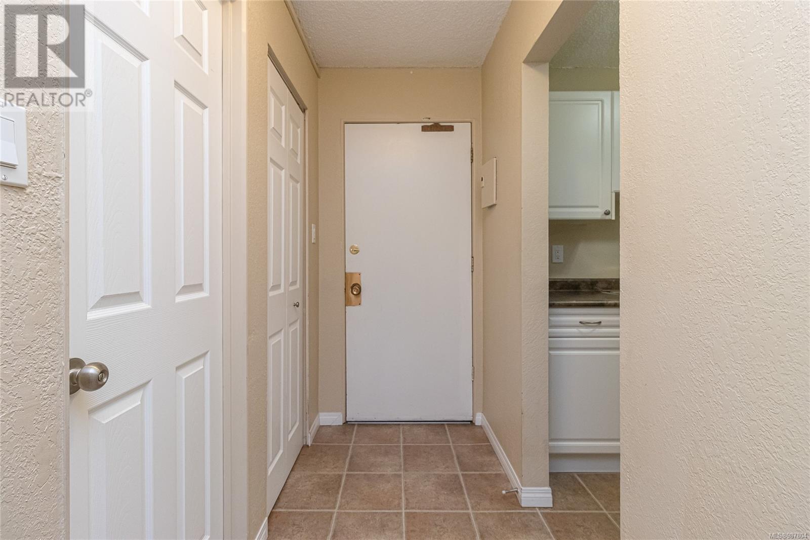 308 218 Bayview Ave Property Photo 8