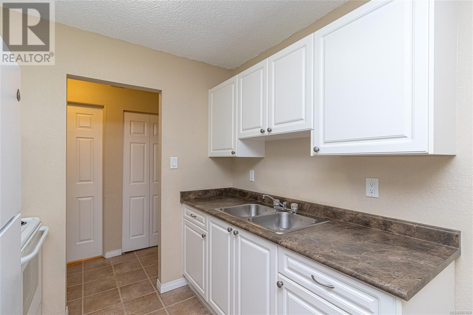 308 218 Bayview Ave Property Photo 13