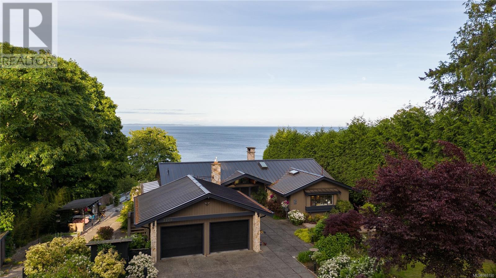 2220 Arbutus Rd Property Photo 1