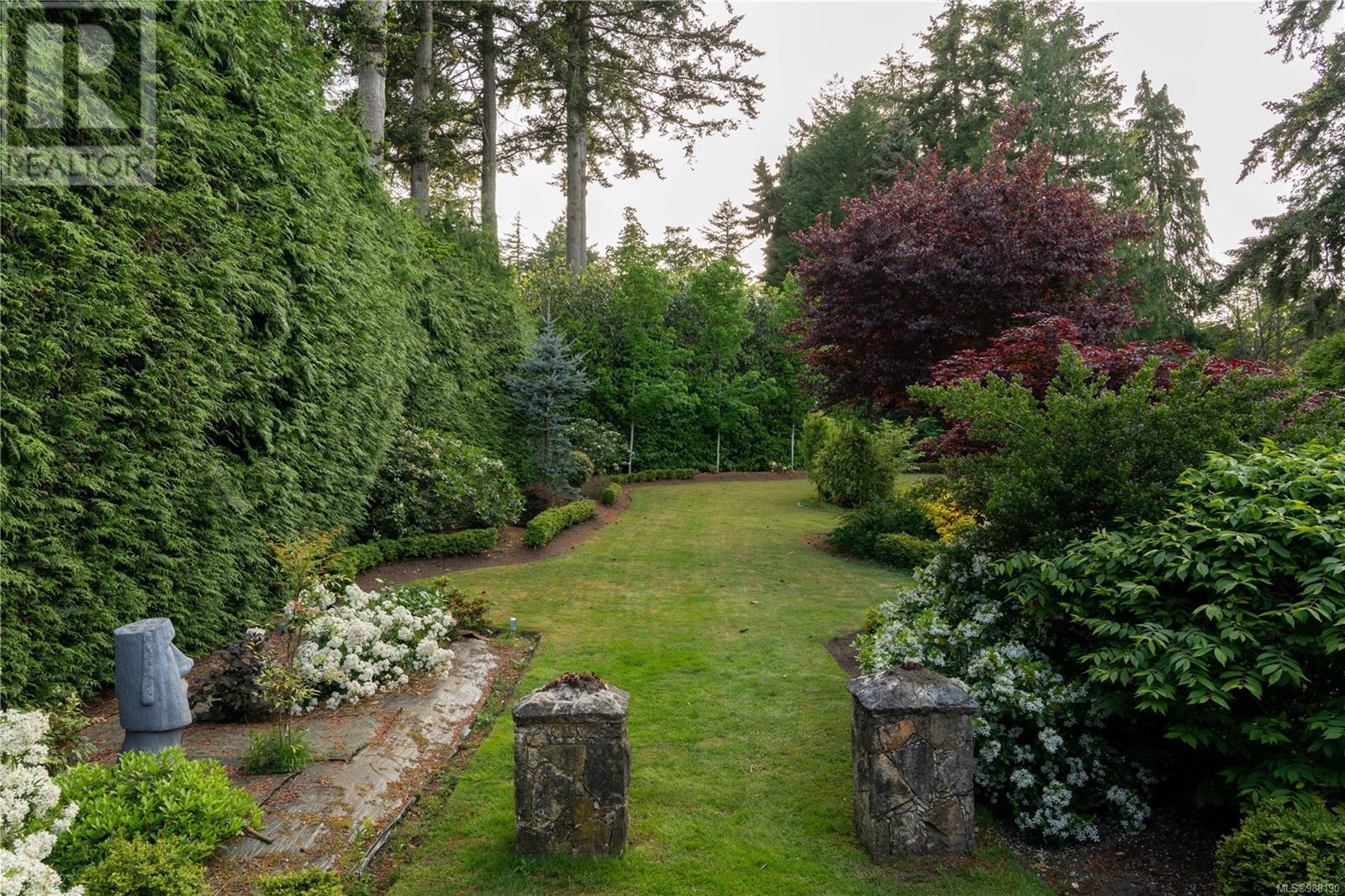2220 Arbutus Rd Property Photo 21