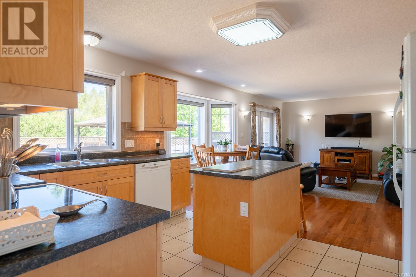 5575 Woodland Cres E Property Photo 13