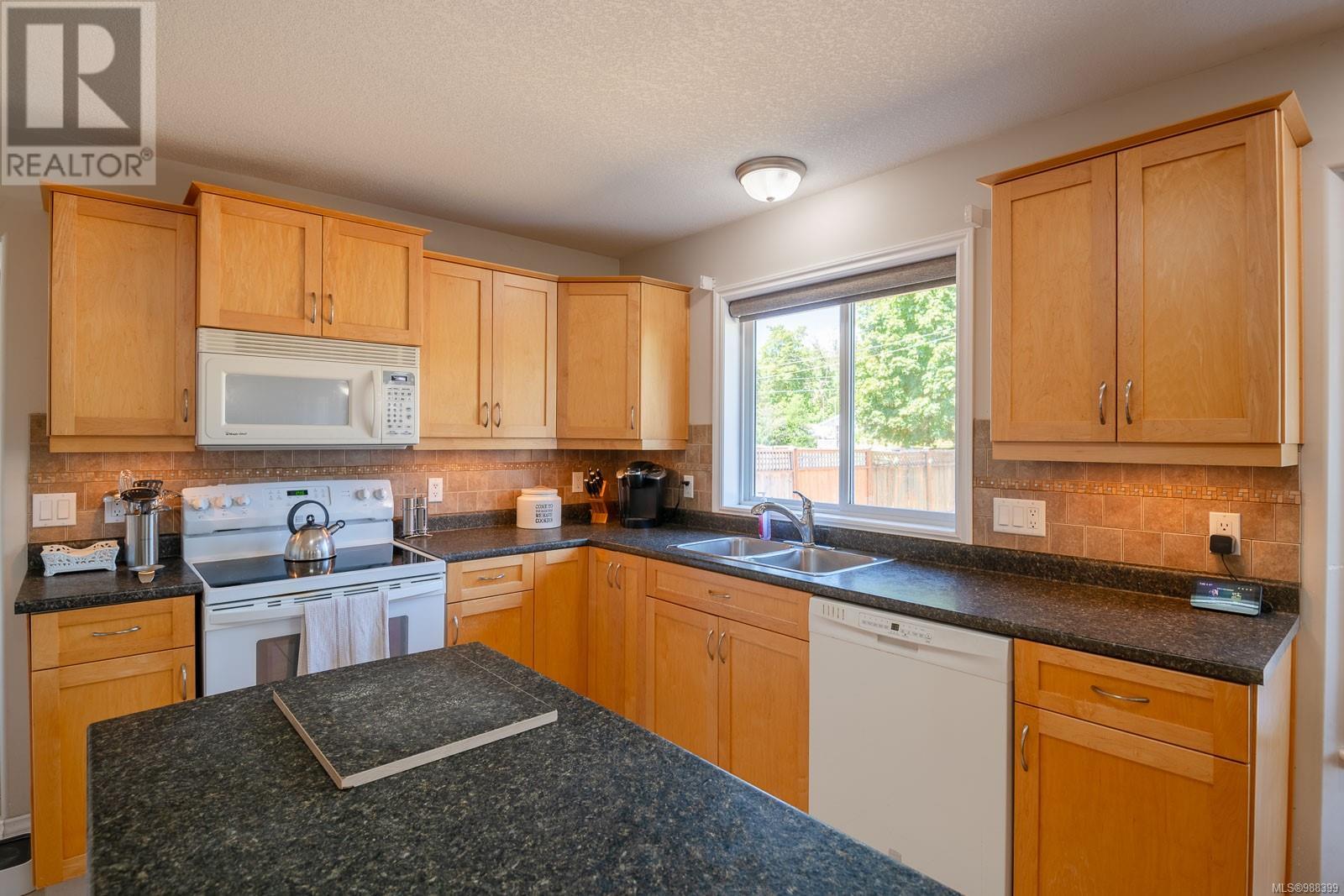 5575 Woodland Cres E Property Photo 14