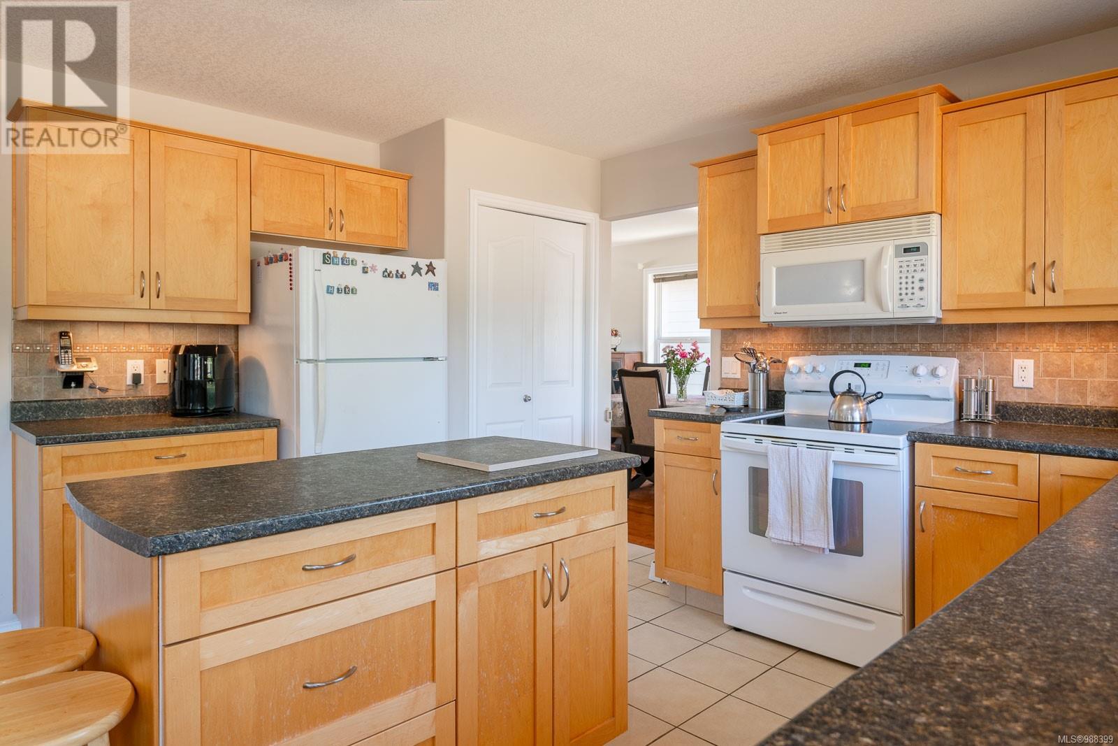 5575 Woodland Cres E Property Photo 15