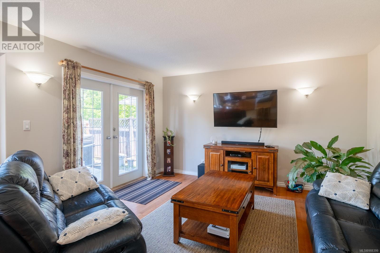 5575 Woodland Cres E Property Photo 18