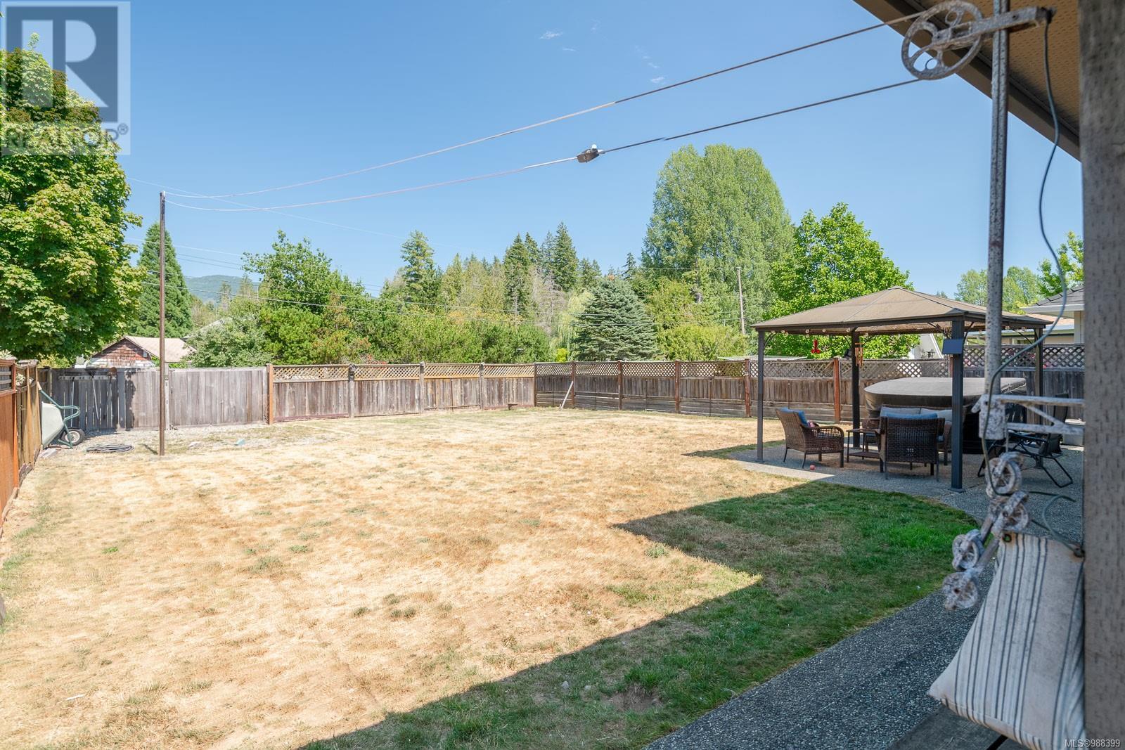 5575 Woodland Cres E Property Photo 33