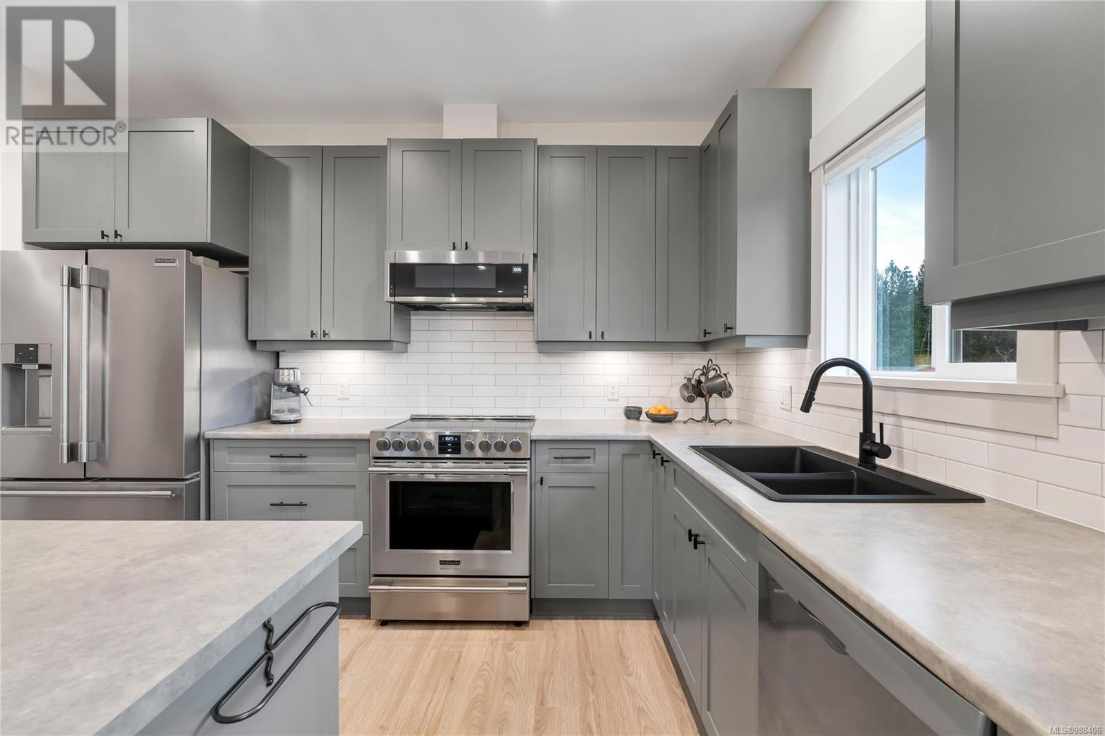 10 420 Cook St Property Photo 15