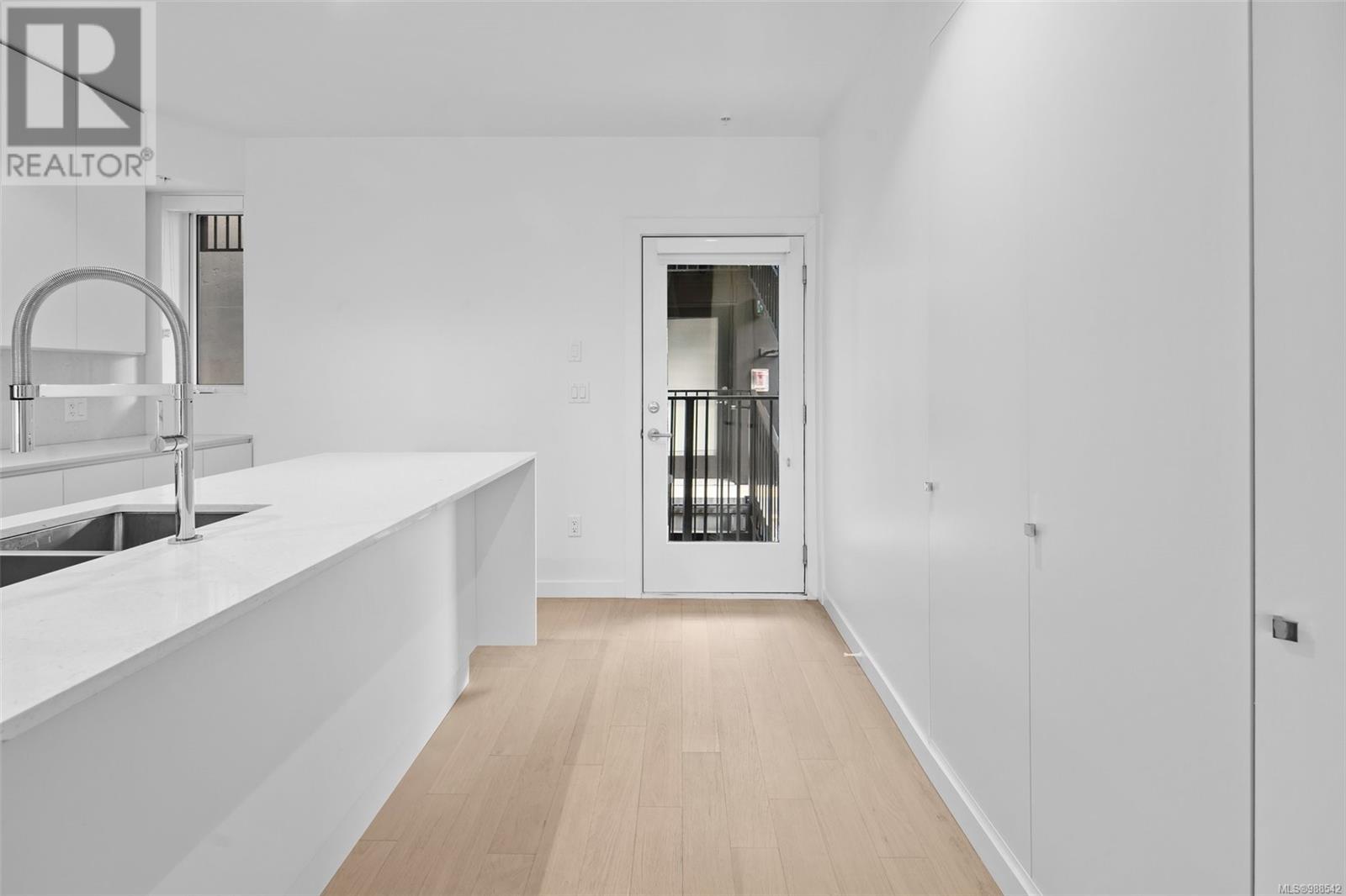301 430 Parry St Property Photo 4