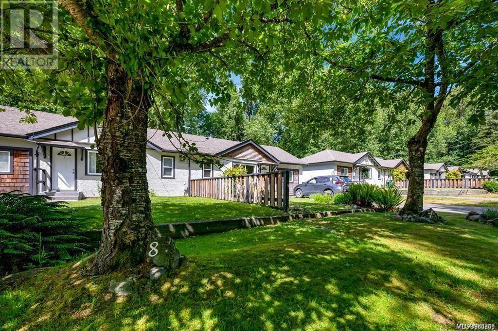 8033 Greendale Rd Property Photo 1