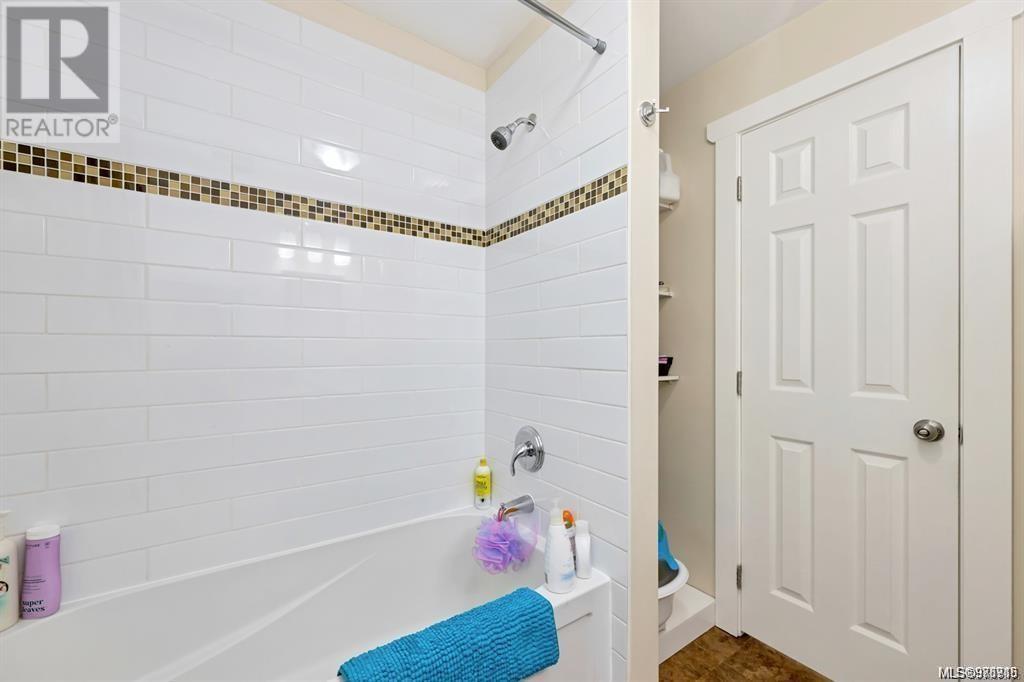 8033 Greendale Rd Property Photo 17