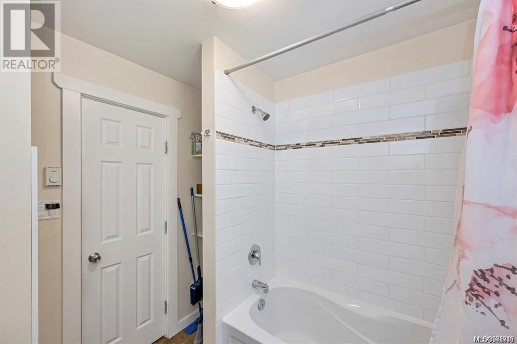 8033 Greendale Rd Property Photo 33