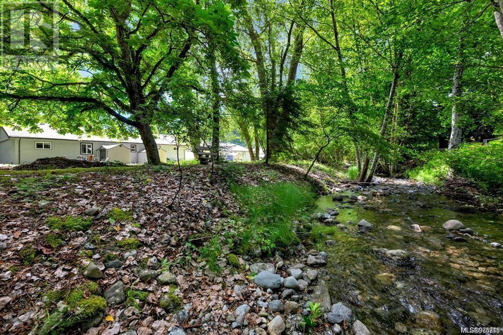 8033 Greendale Rd Property Photo 35