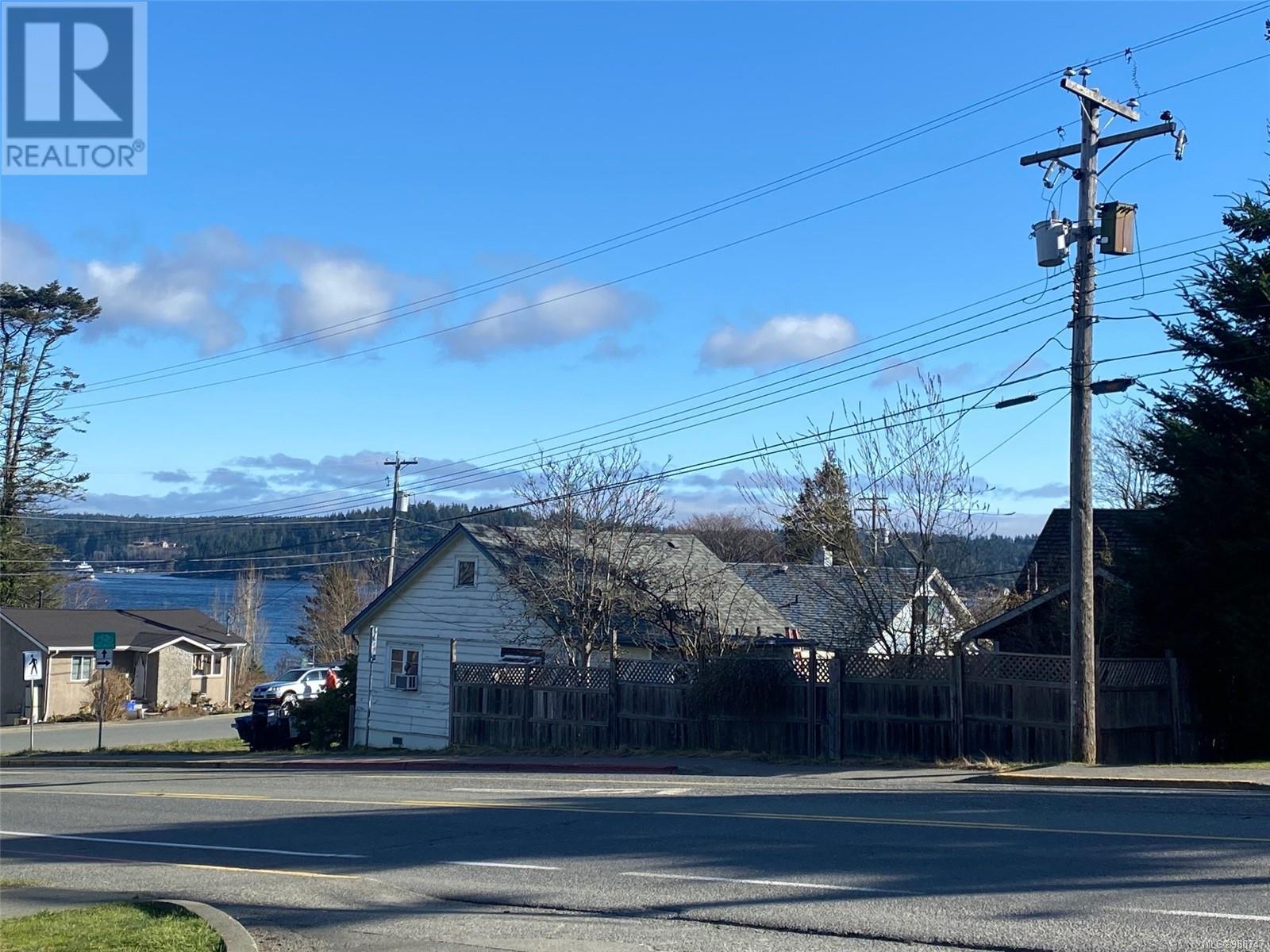 827 Alder St Property Photo 4