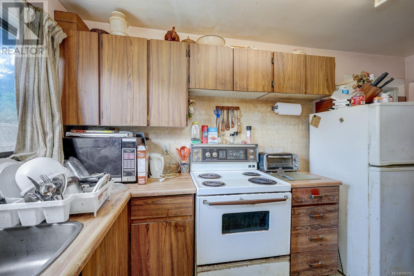 3927 Douglas St Property Photo 6