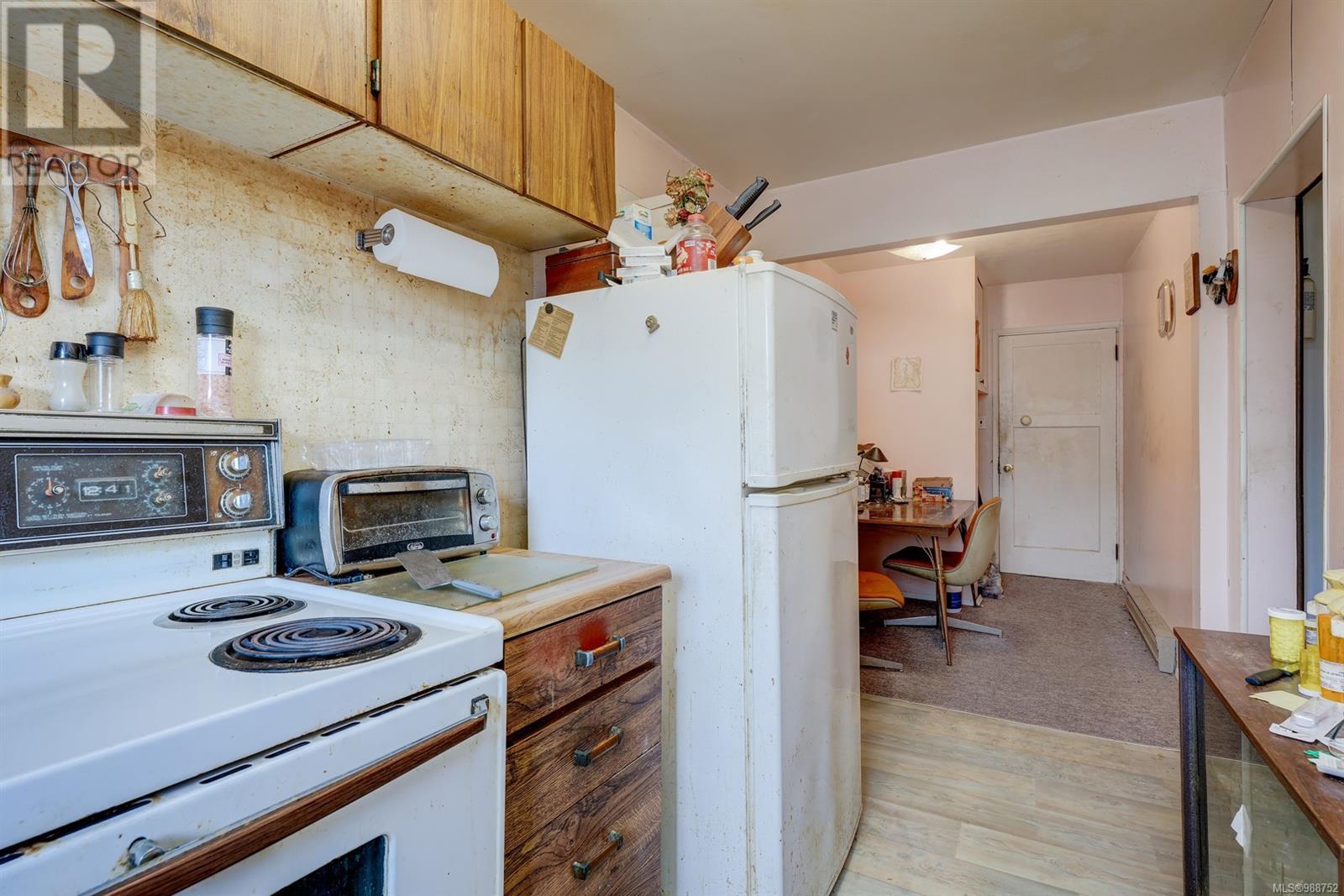 3927 Douglas St Property Photo 7