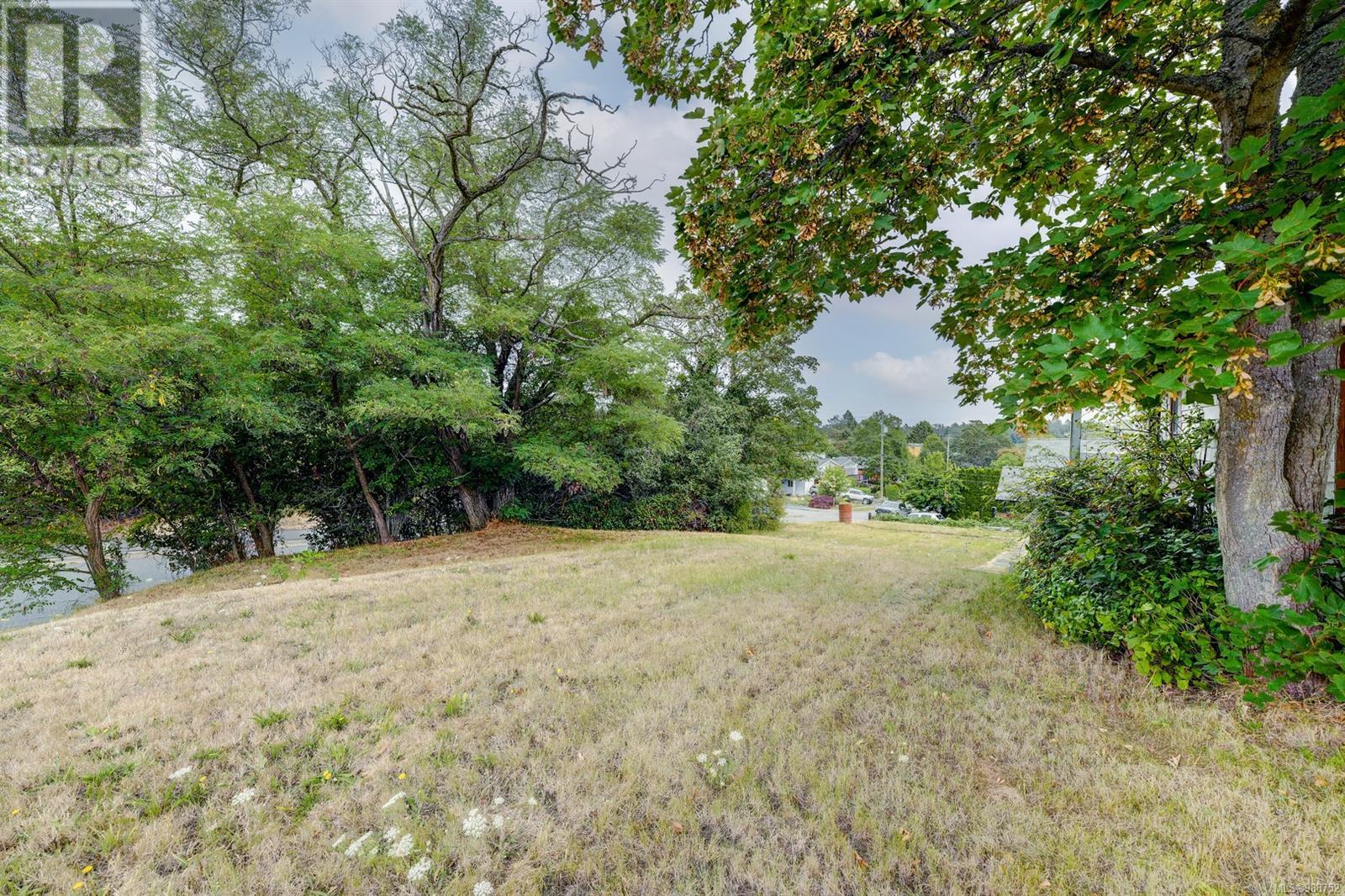 3927 Douglas St Property Photo 14