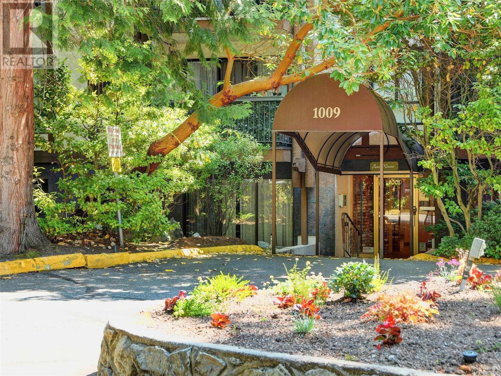 Royal Woods Mckenzie Real Estate Listings Main Image