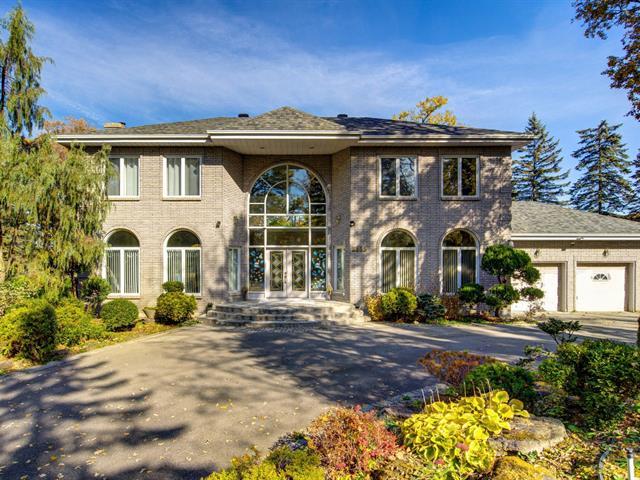 2335 Ch. Du Bord-Du-Lac Property Photo 1