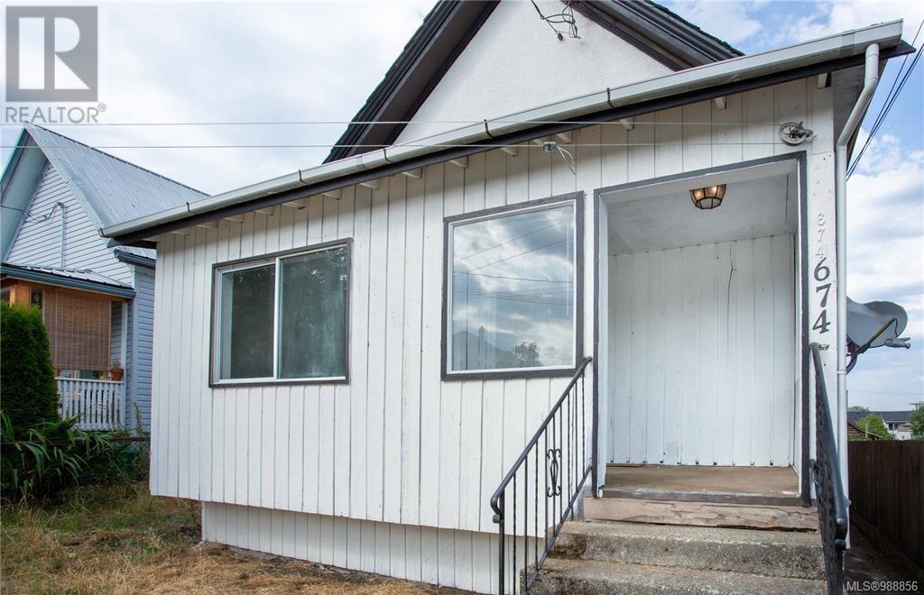 674 Farquhar St Property Photo 1