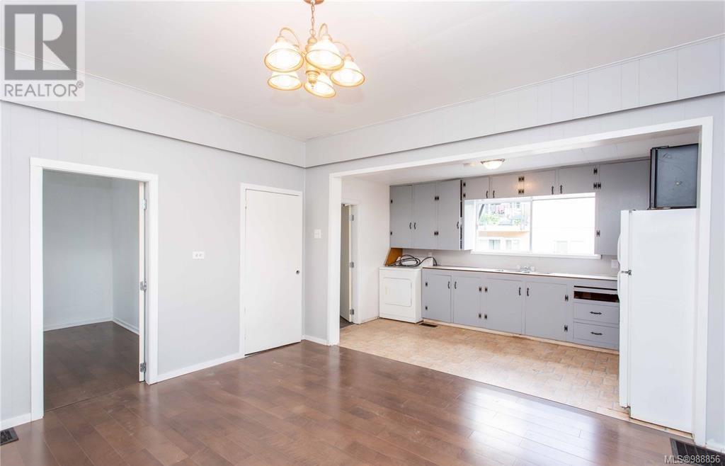 674 Farquhar St Property Photo 4