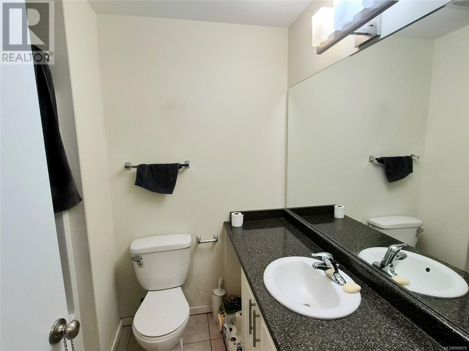 571 Albert St Property Photo 11