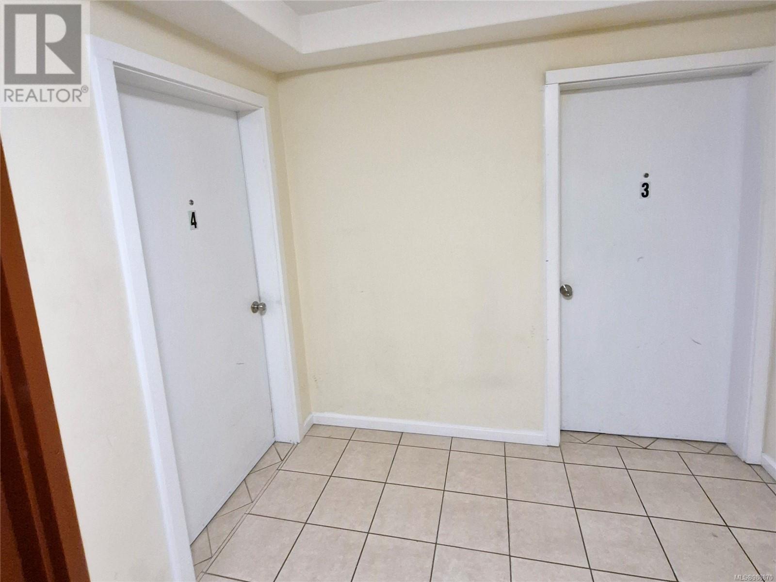 571 Albert St Property Photo 14