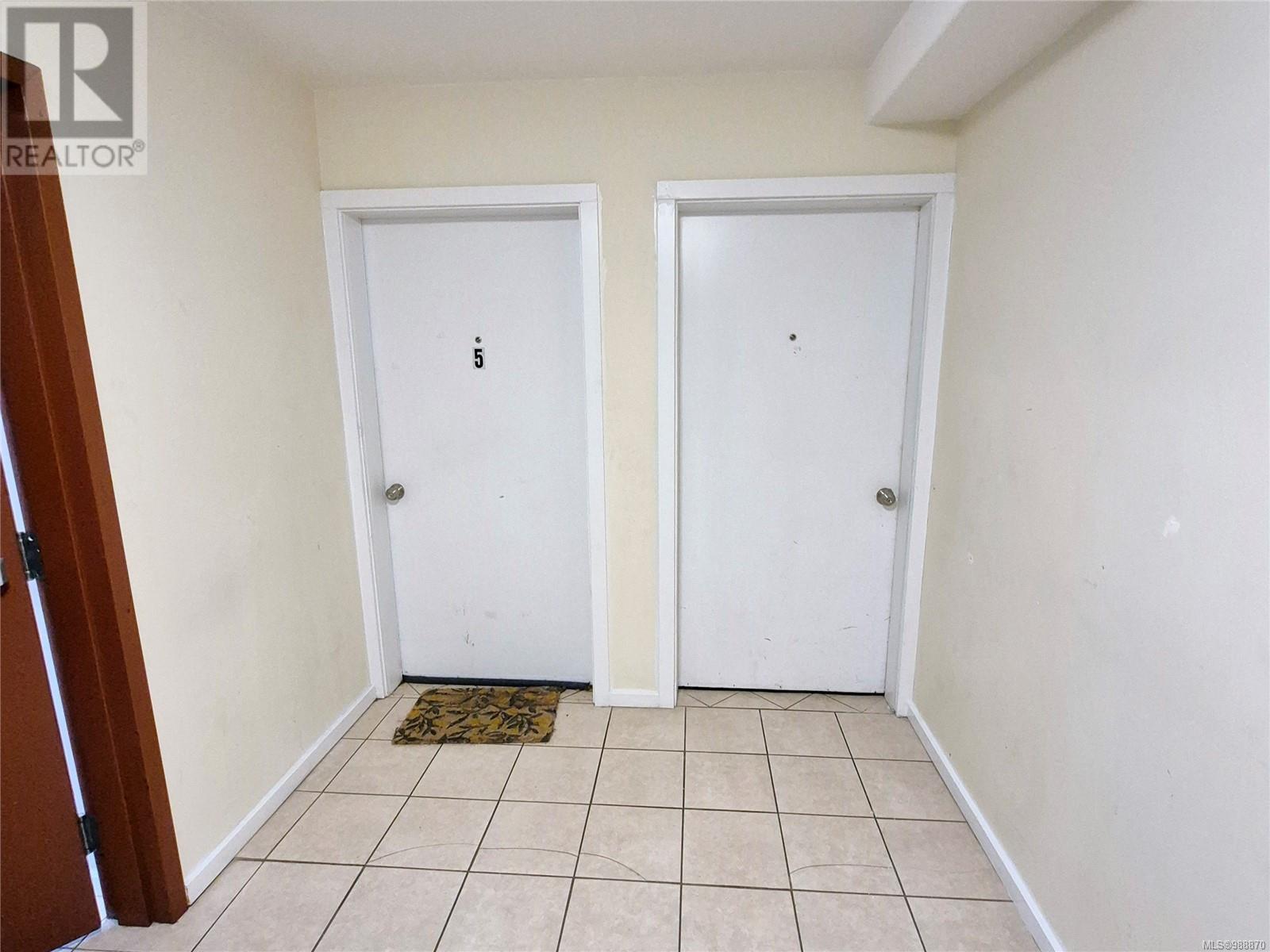 571 Albert St Property Photo 15