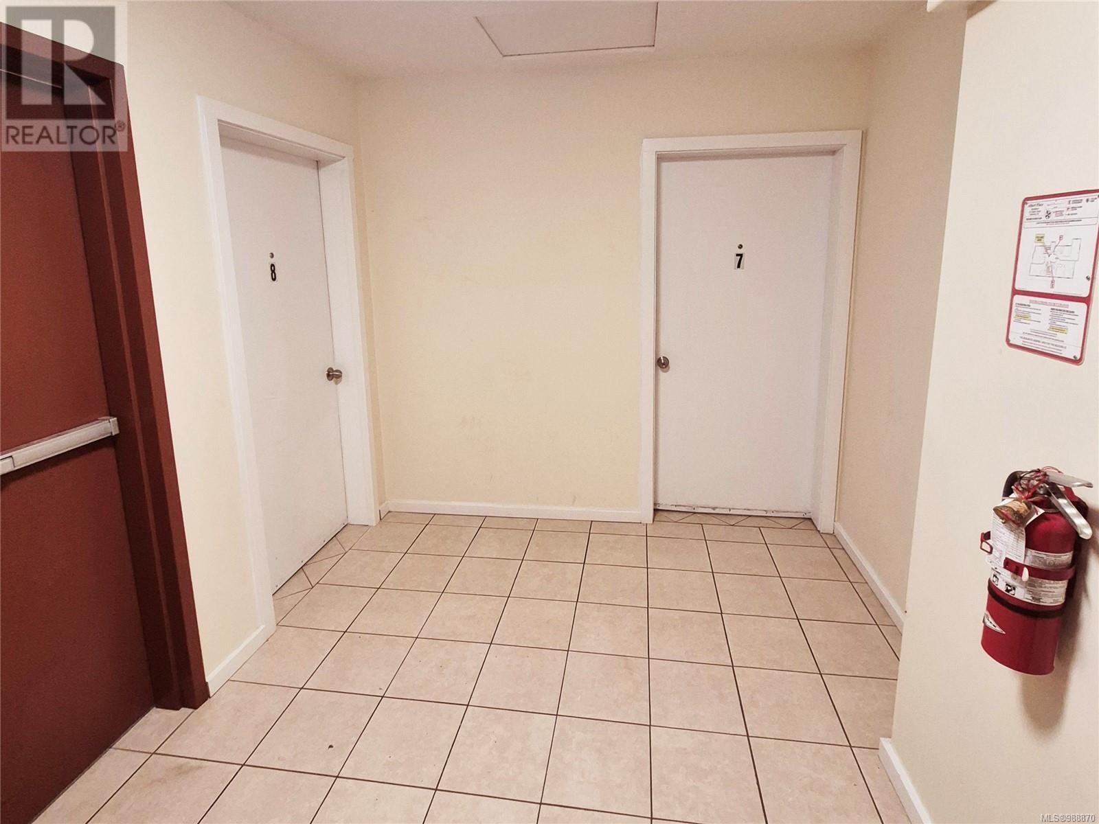 571 Albert St Property Photo 16