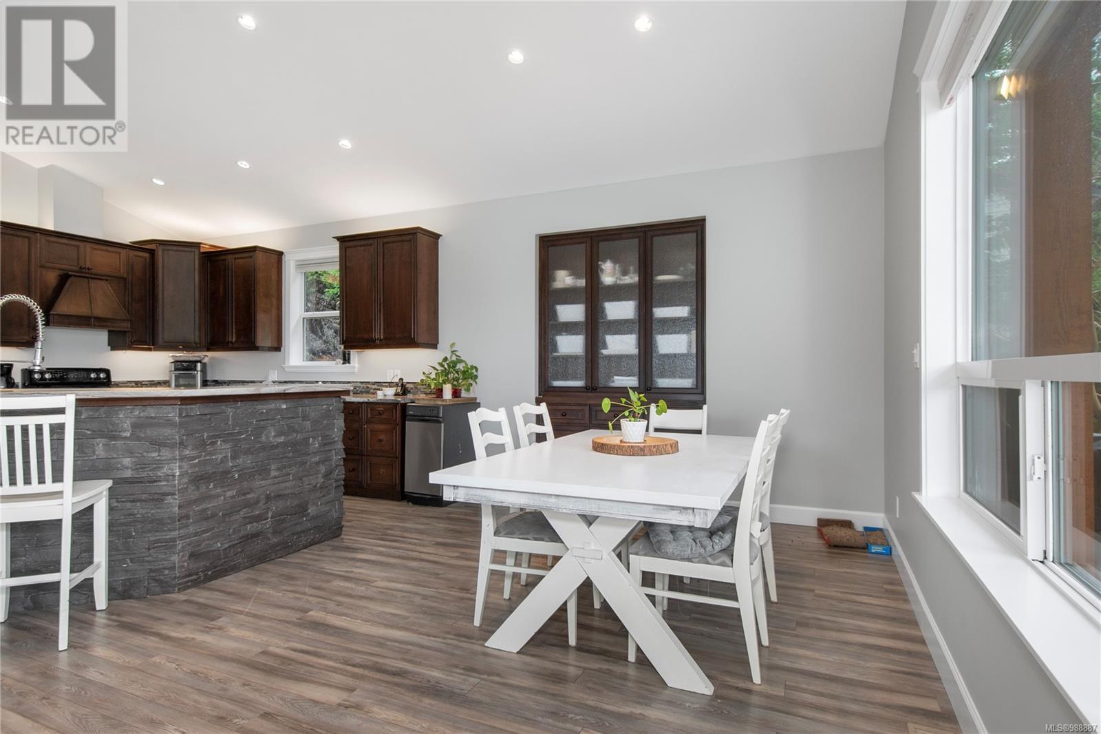 3819 Stuart Pl Property Photo 6