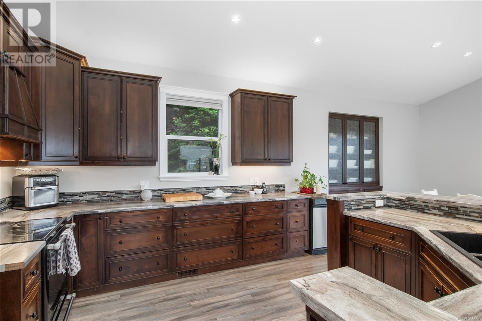 3819 Stuart Pl Property Photo 9