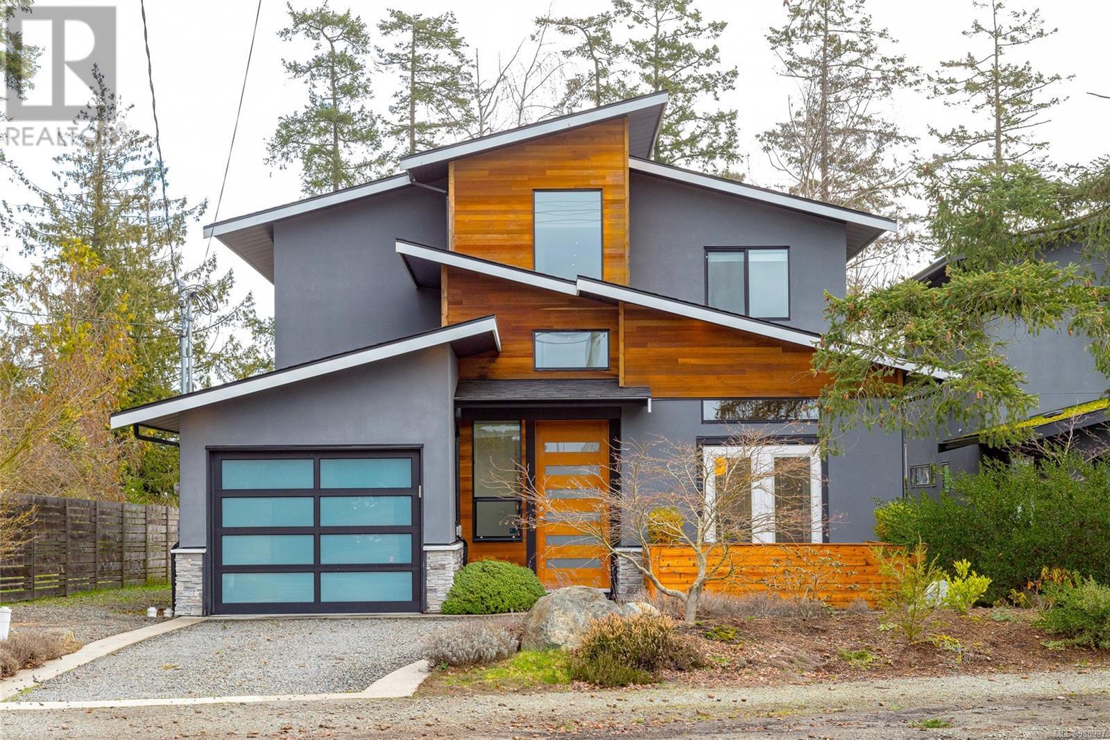 8197 East Saanich Rd Property Photo