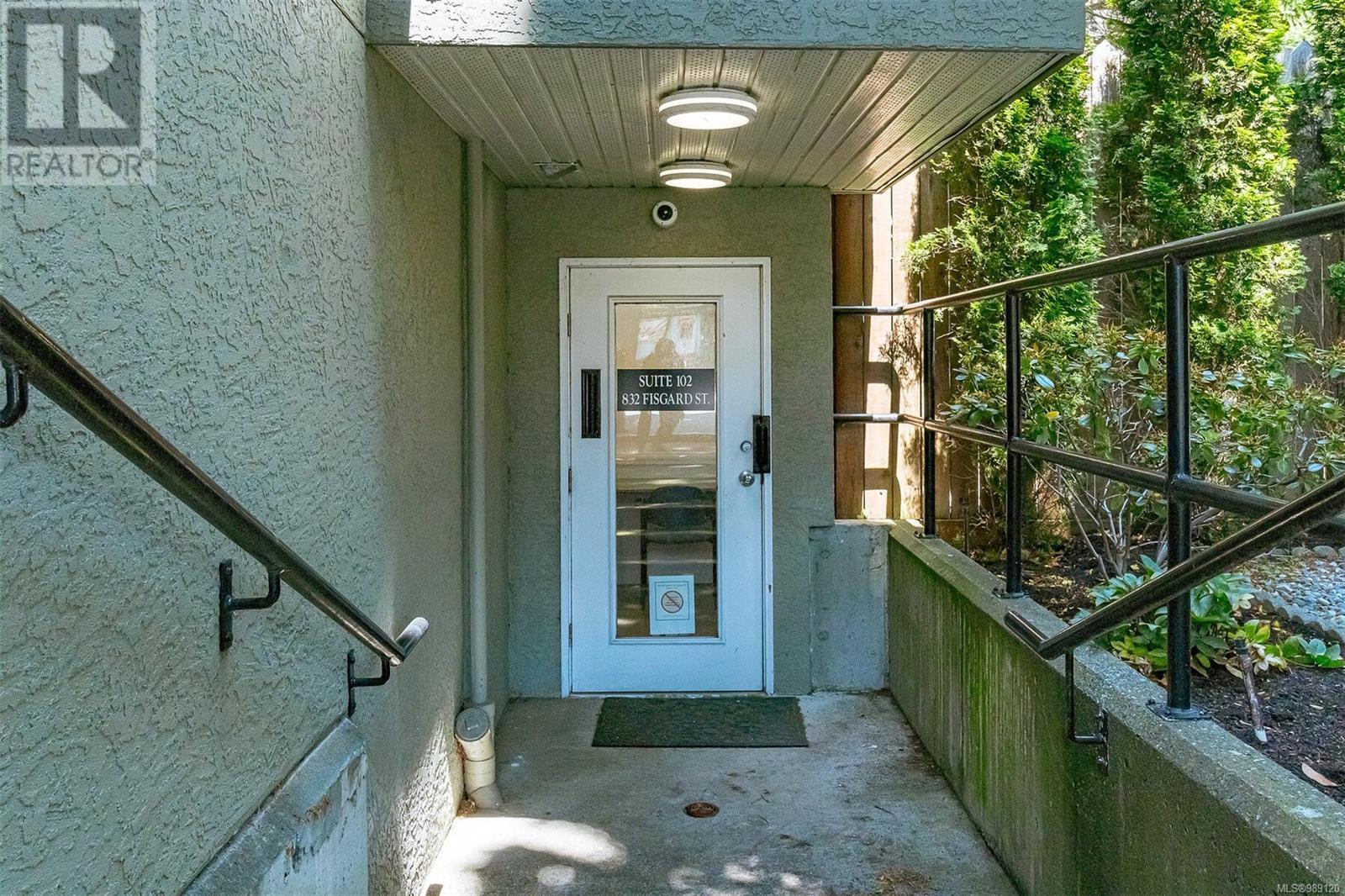 102 & 103 832 Fisgard St Property Photo 5