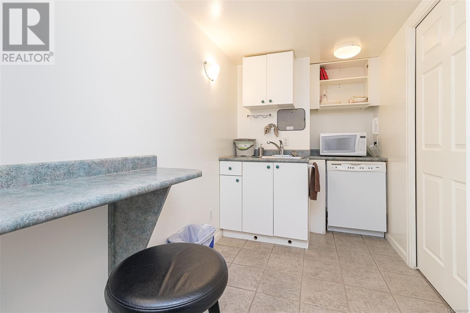 102 & 103 832 Fisgard St Property Photo 20