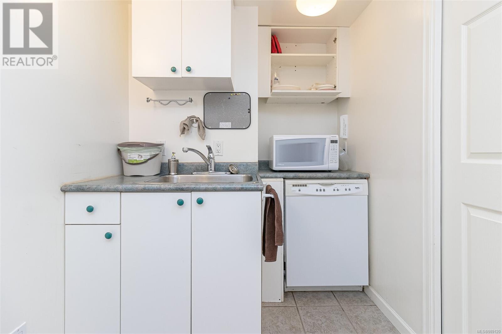 102 & 103 832 Fisgard St Property Photo 21