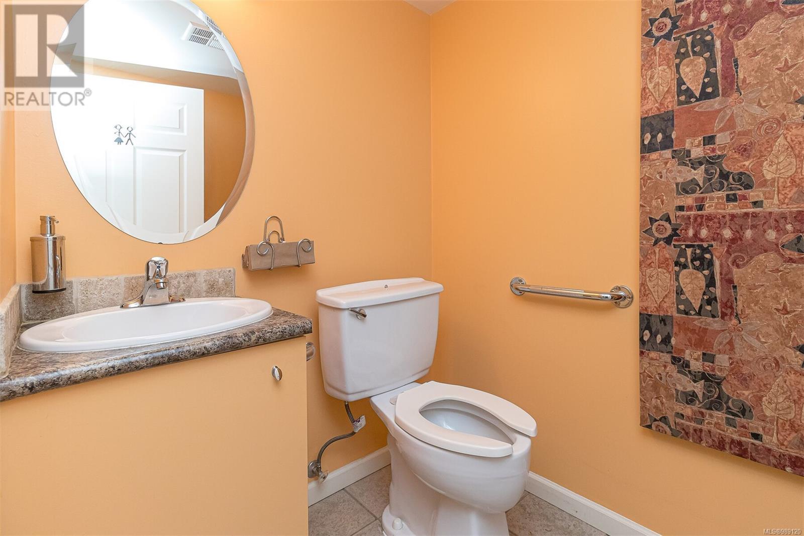102 & 103 832 Fisgard St Property Photo 27